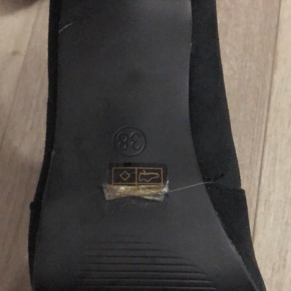 High heel closed foot shoe - Picture 4 of 4